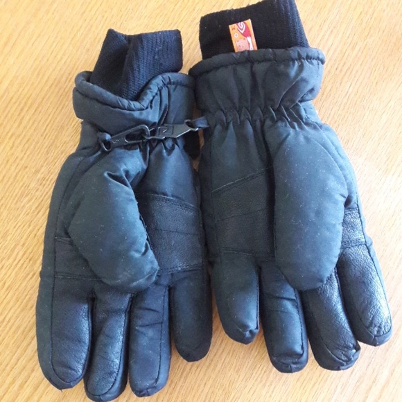KOMBI Gloves - Picture 2 of 8